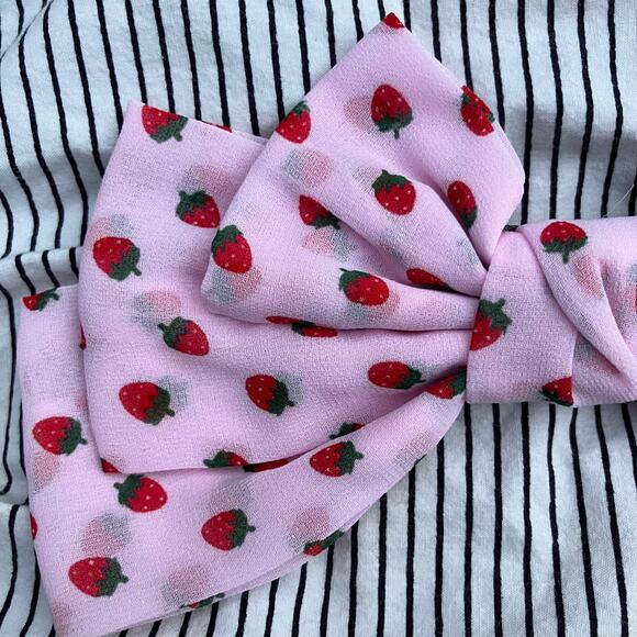 Pink strawberry hair bow, barrette clip, coquette cottagecore Y2K indie boho - Picture 2 of 6